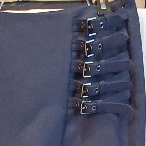 Worthington midi, sz 8, wrap navy blue skirt with 5 buckle design on waist side - Picture 3 of 6